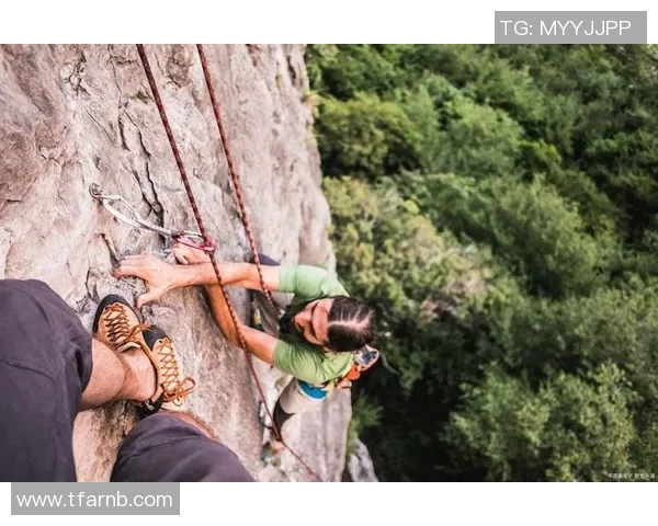 攀岩精神绽放:探秘上海攀岩队的训练与挑战之路 攀岩精神绽放:探秘上海攀岩队的训练与挑战之路