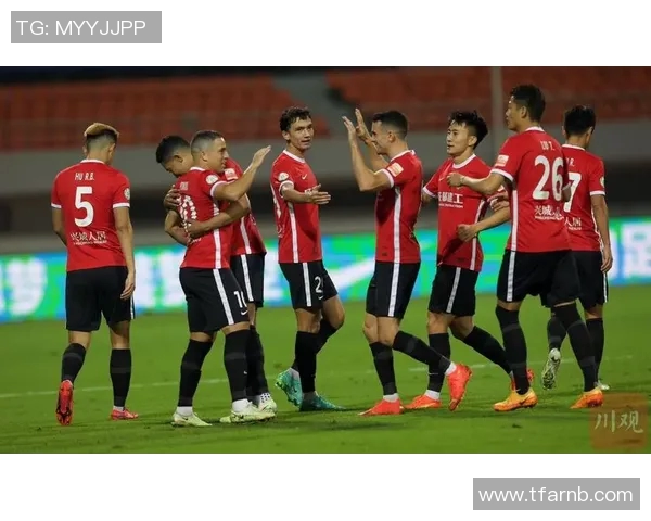 成都足球队在联赛中的节奏掌控与战术执行全面解析 成都足球队在联赛中的节奏掌控与战术执行全面解析